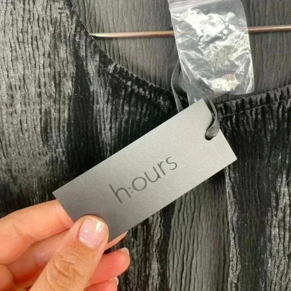 h:ours Black Velvet Deep V Neckline Long Sleeve Mini Dress - Picture 8 of 8